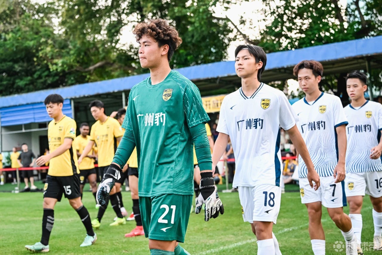 九游娱乐网站 -广州队训练开放日;赛后战术微调引观众欢呼;足总杯在即;球探报告显示潜力的简单介绍