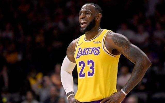 九游平台 -里尔训练开放日，加时末段内部沟通引观众欢呼，欧篮联在即，身体对抗强度拉满的简单介绍