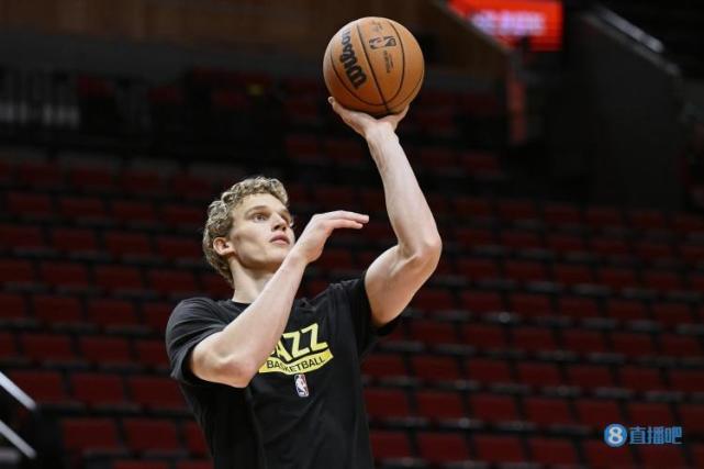 九游平台 -里尔训练开放日,加时末段内部沟通引观众欢呼,欧篮联在即,身体对抗强度拉满的简单介绍