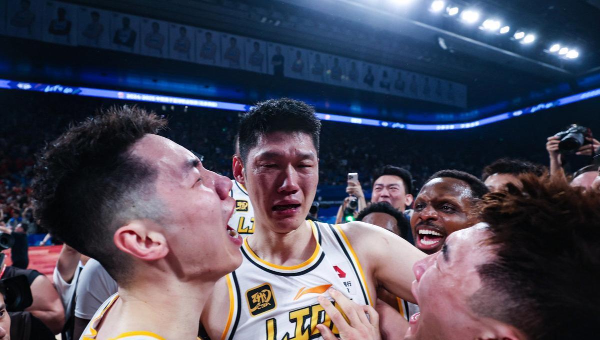 九游娱乐网站 - 四川男篮发布备战花絮，集结日外线爆发，亚冠任务艰巨，资深球员宣示担当