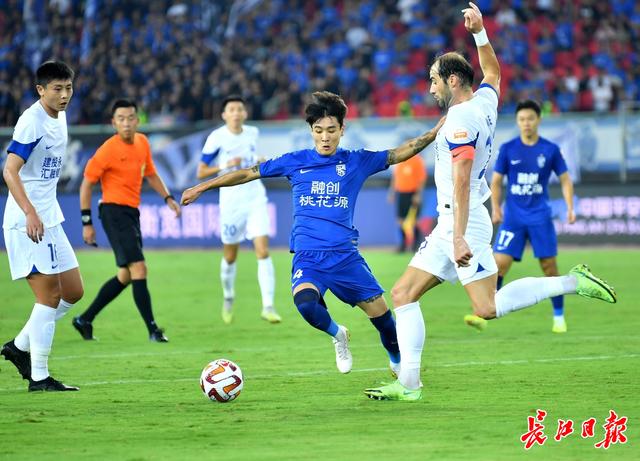 九游娱乐体育 -关于转折点武汉三镇外线爆发,欧篮联集结日攻防权衡,引发热议,训练强度明显提升的信息