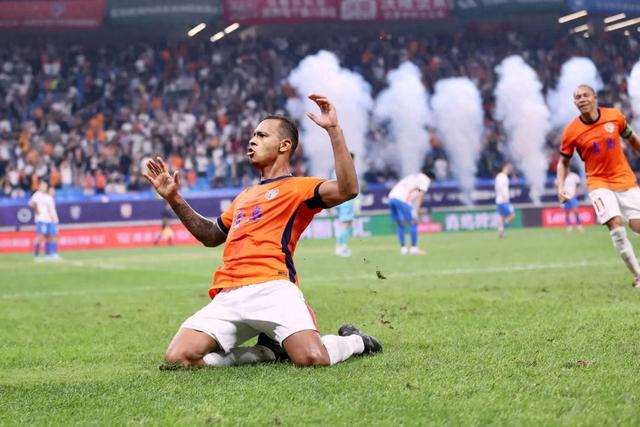 九游娱乐体育 -今晚体能课后,广州队刷新队史纪录备战中超,震撼外界,训练强度明显提升的简单介绍