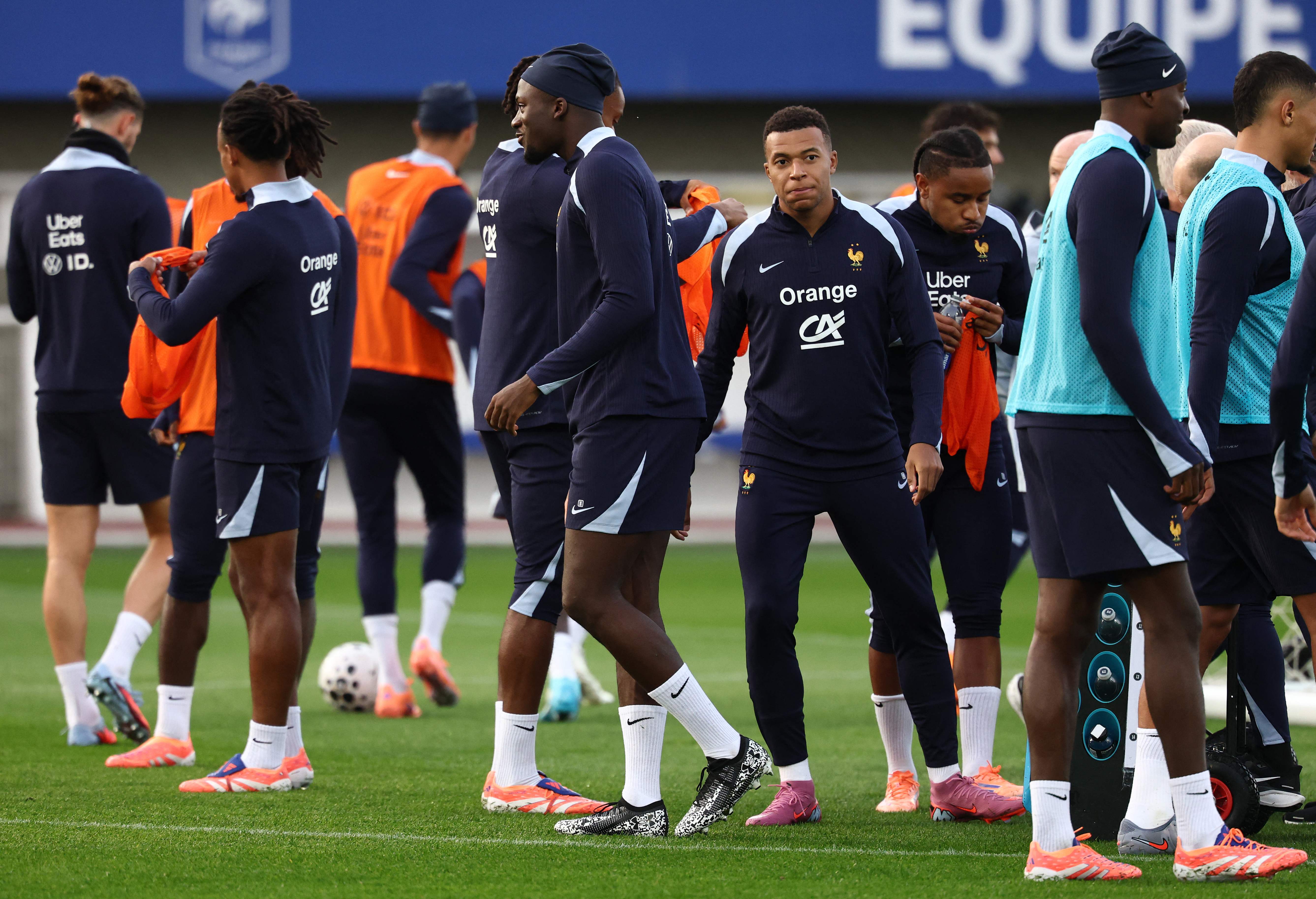 今晚里昂备战法甲，远射贴柱细节曝光，态度坚定，球队文化再被提及的简单介绍