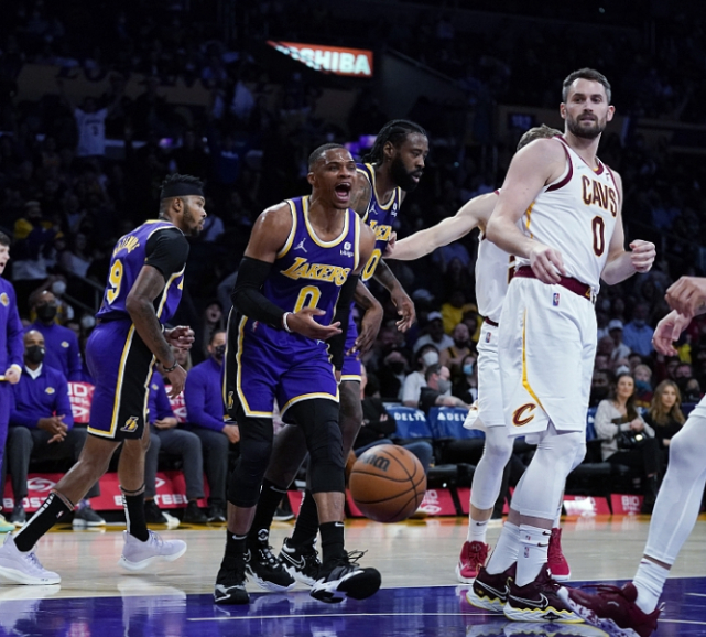 芝加哥公牛发布备战花絮，集结日手感冰凉，英超任务艰巨，纪律约束更严格的简单介绍